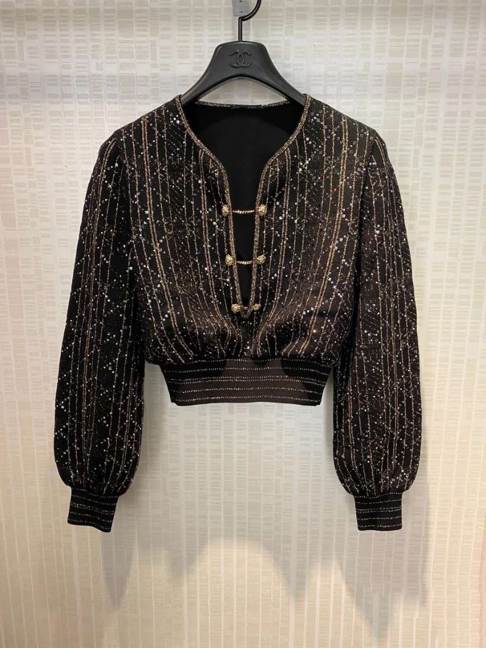 317 2021 Milan Style Summer Sweater Pullover Brand Same Style Regular Long Sleeve V Neck Kint Sweater Women Clothes yiduo, White;black
317 2021 Milan Style Summer Sweater Pullover Brand Same Style Regular Long Sleeve V Neck Kint Sweater Women Clothes yiduo, White;black
