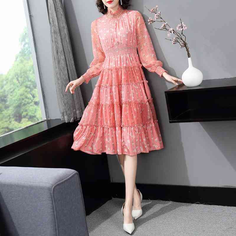 spring women's semi high collar heavy industry diamond inlaid printing lady dress holiday beach skirt 210805, Black;gray
spring women's semi high collar heavy industry diamond inlaid printing lady dress holiday beach skirt 210805, Black;gray