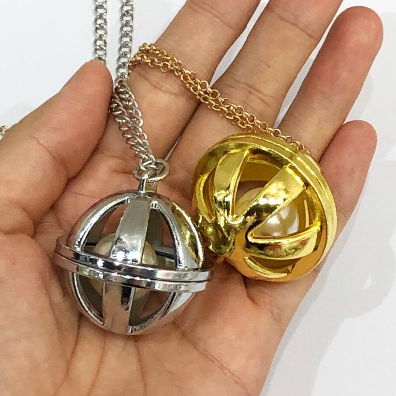 Pendant Necklaces Anime Tokyo Revengers Hanemiya Kazutora Necklace Metal Hollow Ball Big Cosplay Fashion Jewelry For Mens Ladys Kids Gift
Pendant Necklaces Anime Tokyo Revengers Hanemiya Kazutora Necklace Metal Hollow Ball Big Cosplay Fashion Jewelry For Mens Ladys Kids Gift