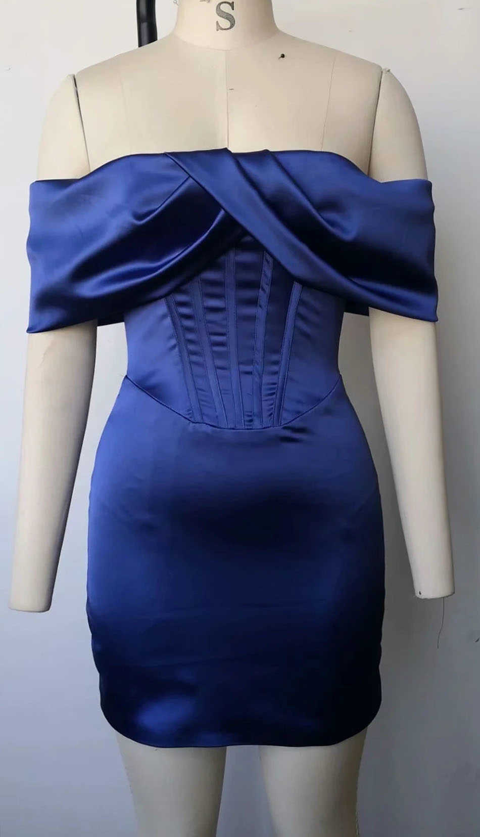 Strapless Pleated Mini Dress Fashionable Christmas Celebrity Satin Birthday Club Costume Ladies Sexy Party 210527