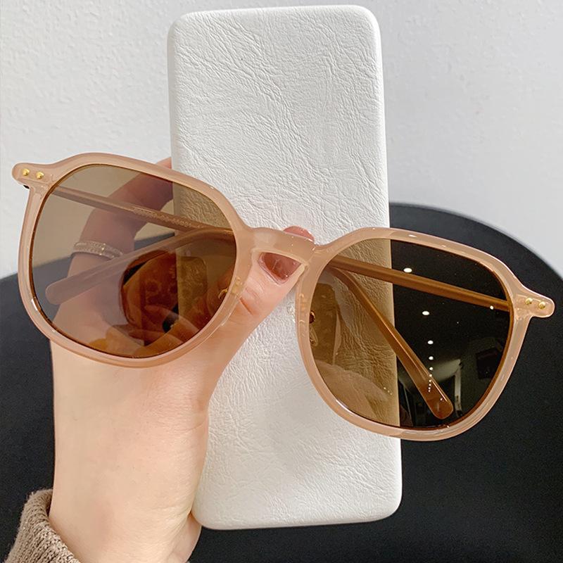 Sunglasses 2021 Rivets Net Ins Wind Milk Tea Women's Light Large Frame Retro Round Face Little Red Book Fashion Men'
Sunglasses 2021 Rivets Net Ins Wind Milk Tea Women's Light Large Frame Retro Round Face Little Red Book Fashion Men'