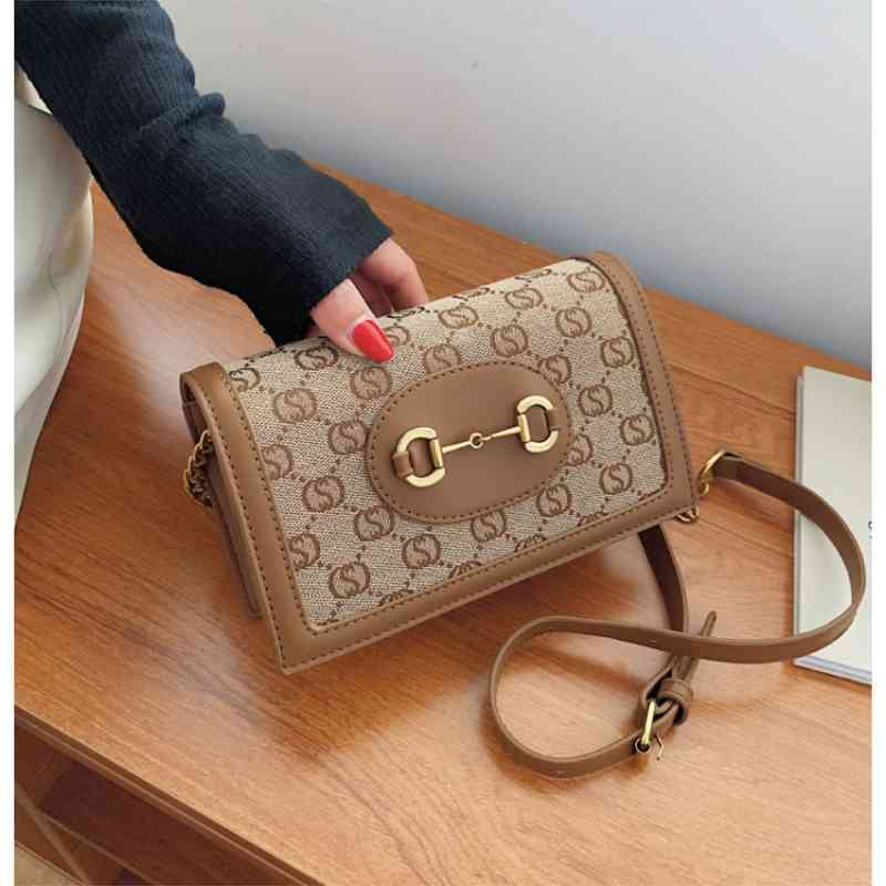 French minority women's 2021 summer new fashion sense one shoulder small square net red messenger bag, White
French minority women's 2021 summer new fashion sense one shoulder small square net red messenger bag, White