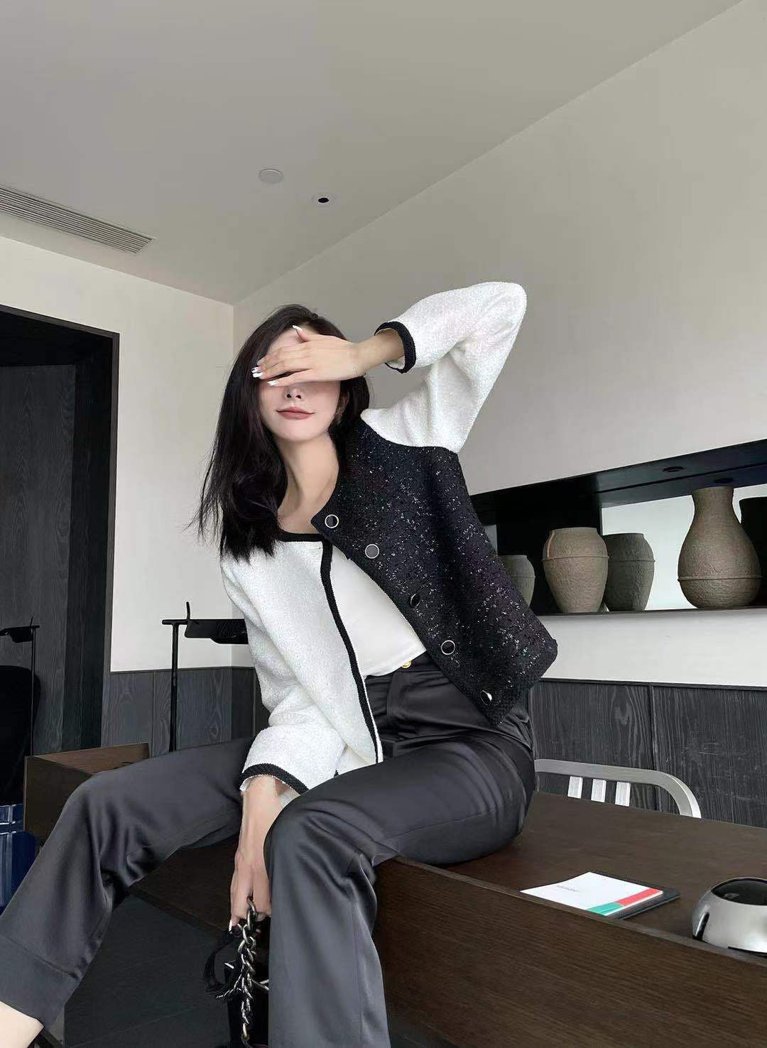 early autumn black and white jacket, new design, fashionable personality, simple smooth xqnm724 157909, Packing boxes
early autumn black and white jacket, new design, fashionable personality, simple smooth xqnm724 157909, Packing boxes