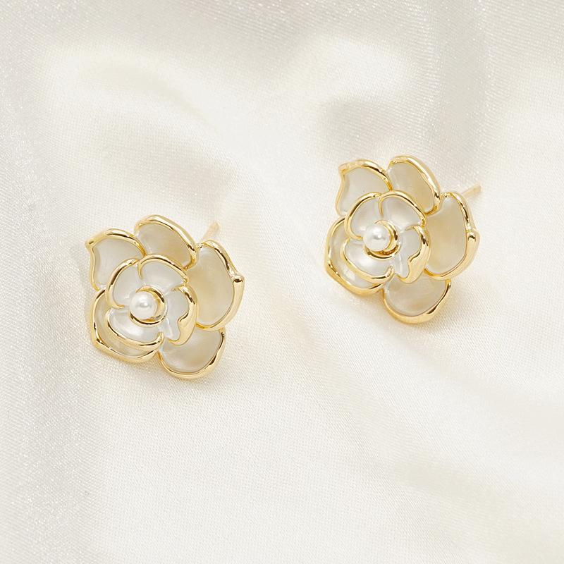 Stud Rose Flower Earrings Drop Oil Golden Pearl Simple And Delicate Personality High-end Wholesale Ear Ring, Golden;silver
Stud Rose Flower Earrings Drop Oil Golden Pearl Simple And Delicate Personality High-end Wholesale Ear Ring, Golden;silver