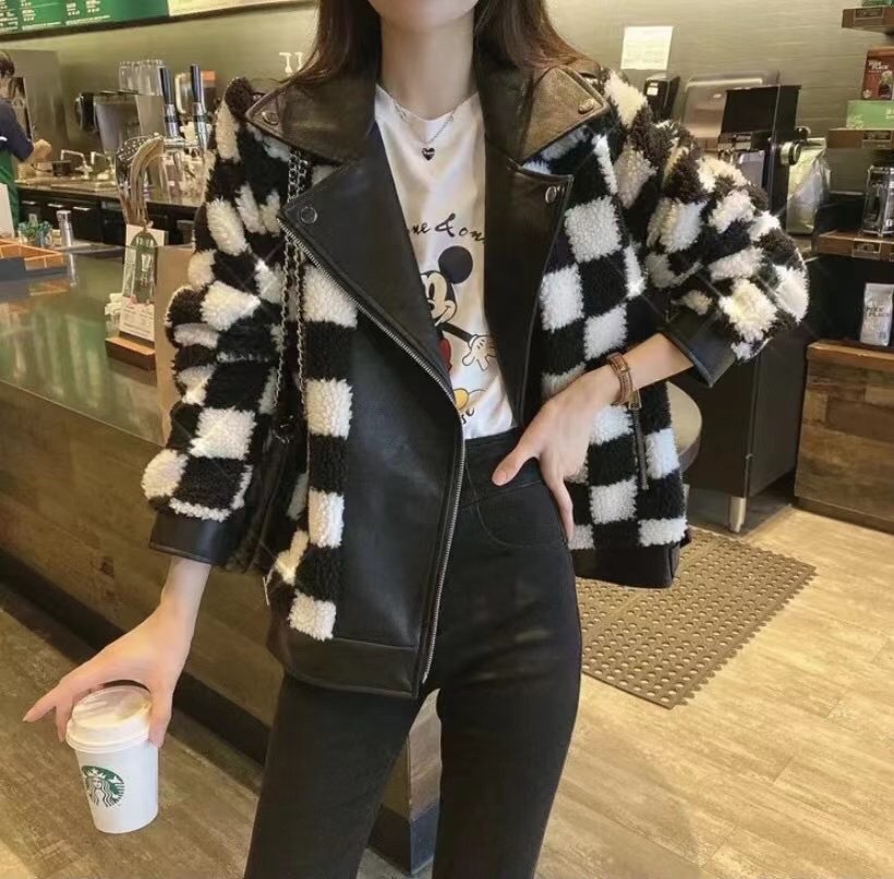Women's jacket new all-match Pu square collar lamb wool checkerboard motorcycle jacket long-sleeved coat, Black
Women's jacket new all-match Pu square collar lamb wool checkerboard motorcycle jacket long-sleeved coat, Black