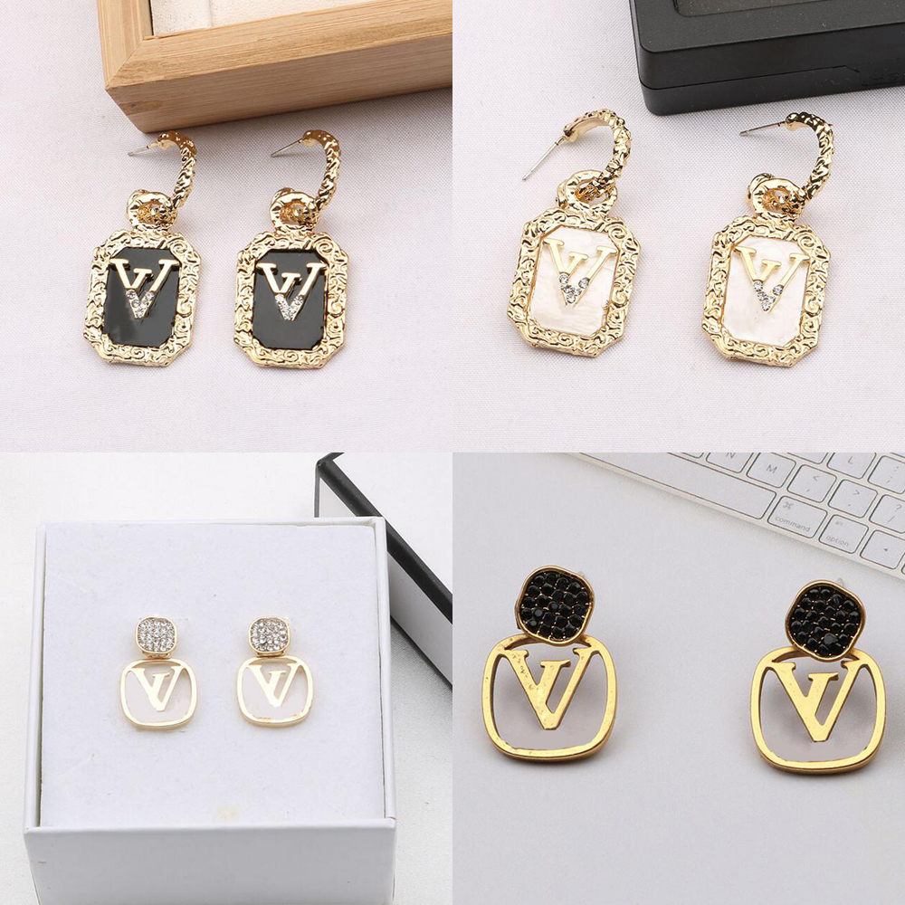 18K Gold Plated Luxury Brand Designers Letters Stud Silver Geometric Exaggerate Classic Famous Women Crystal Rhinestone Pearl Earring Wedding Party Jewerlry
18K Gold Plated Luxury Brand Designers Letters Stud Silver Geometric Exaggerate Classic Famous Women Crystal Rhinestone Pearl Earring Wedding Party Jewerlry