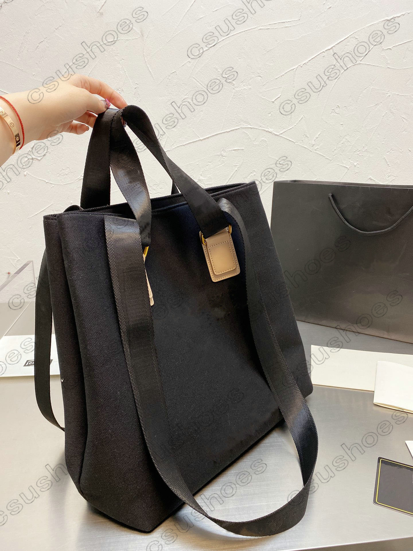 Designers Deauville Womens Totes Bag Cream Canvas Large Shopping Mummy Bags Designer Shoulder Duffle Tote, For different price only .no bag
Designers Deauville Womens Totes Bag Cream Canvas Large Shopping Mummy Bags Designer Shoulder Duffle Tote, For different price only .no bag
