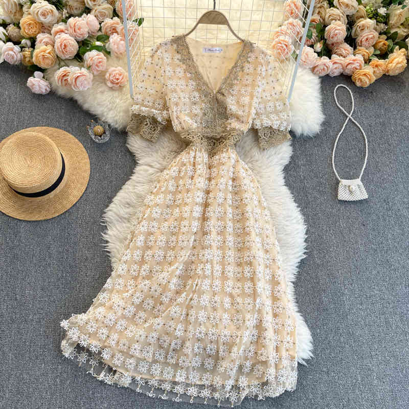 Summer Vestidos Female V-neck Short-sleeved Lace Flower Embroidery Contrast Color Slim Mesh Midi Dress for Women 210525, Apricot
Summer Vestidos Female V-neck Short-sleeved Lace Flower Embroidery Contrast Color Slim Mesh Midi Dress for Women 210525, Apricot