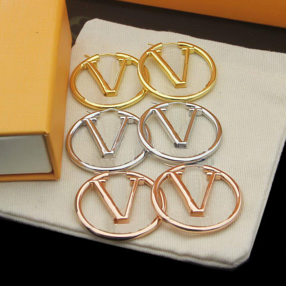 large size 1.75 inches hoop earring fashion style ladies gold/silver color hardware engraving v letter hollow huggie earrings m64288, Golden;silver
large size 1.75 inches hoop earring fashion style ladies gold/silver color hardware engraving v letter hollow huggie earrings m64288, Golden;silver