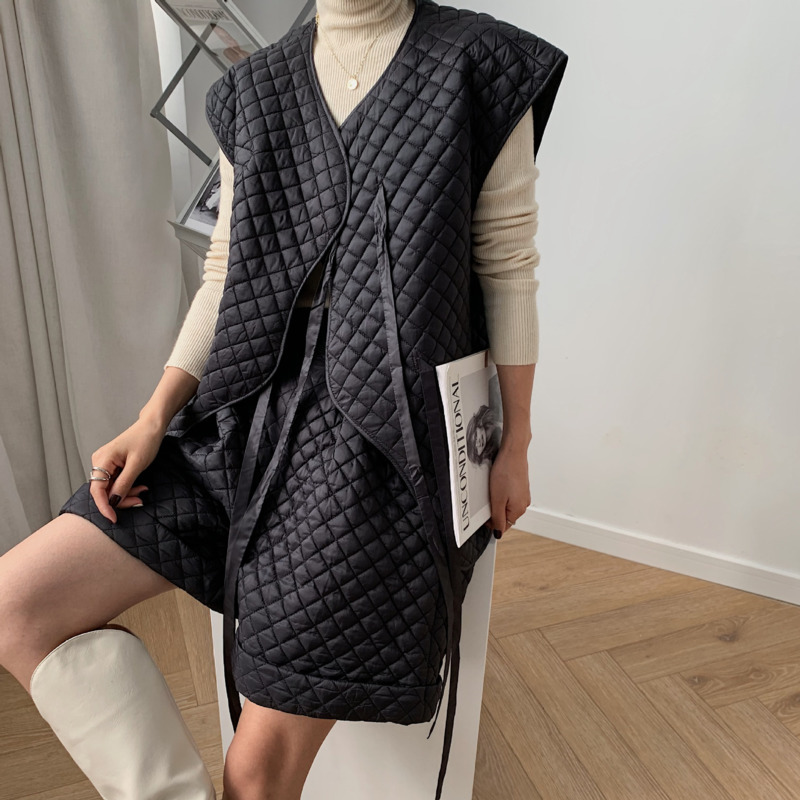 Personality Argyle Cotton Padded Lace Up Sleeveless Waistcoat And Shorts Two Piece Sets For Women In Spring 210427