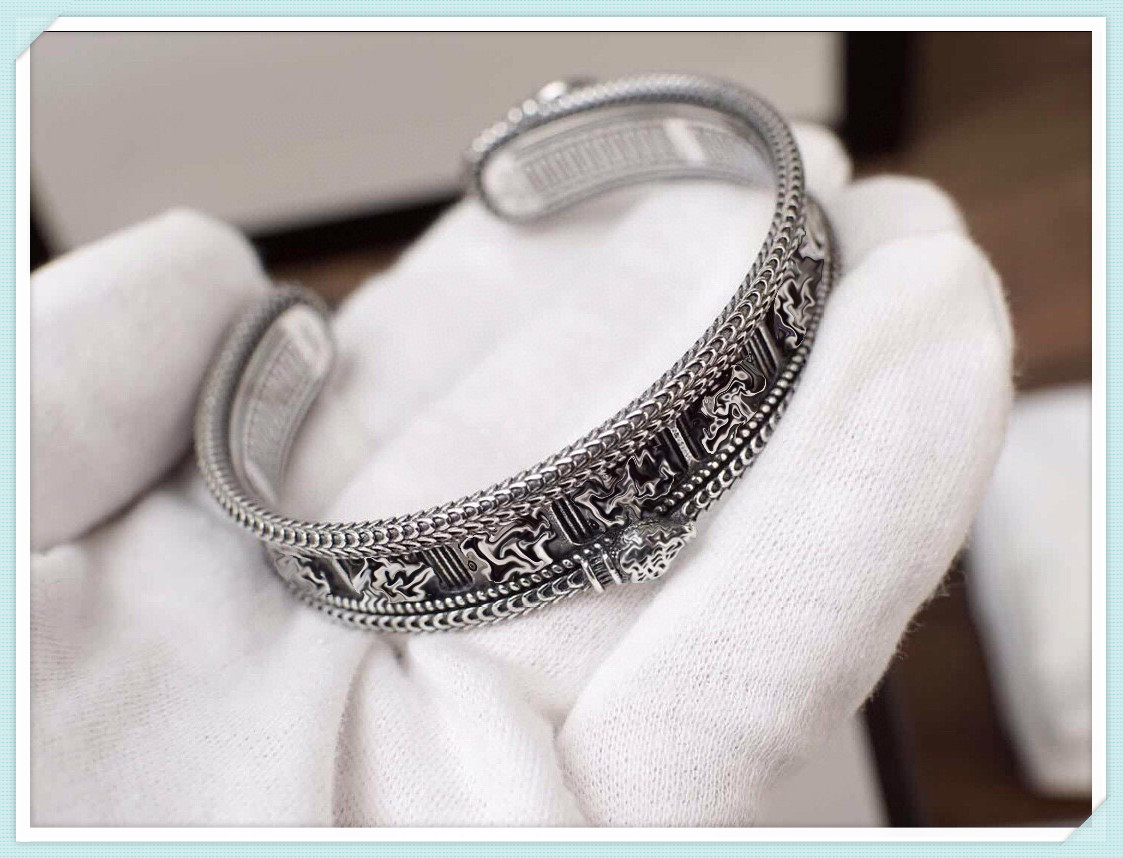 Women Designers Bangle Bracelet Big G Letter Silver Heart Gold Bracelets Womens Luxurys Jewelry Fashion Ornaments Girl Bangles Gq 2105071DQ
Women Designers Bangle Bracelet Big G Letter Silver Heart Gold Bracelets Womens Luxurys Jewelry Fashion Ornaments Girl Bangles Gq 2105071DQ