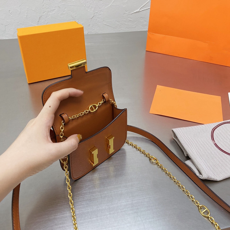 Women Top Luxurys Designers Bags 2021 Retro Simplicity Handbag Genuine leather Texture H Chain Waist Bag WOC Messenger Ladies Travel Handbags 13*10cm, White
Women Top Luxurys Designers Bags 2021 Retro Simplicity Handbag Genuine leather Texture H Chain Waist Bag WOC Messenger Ladies Travel Handbags 13*10cm, White