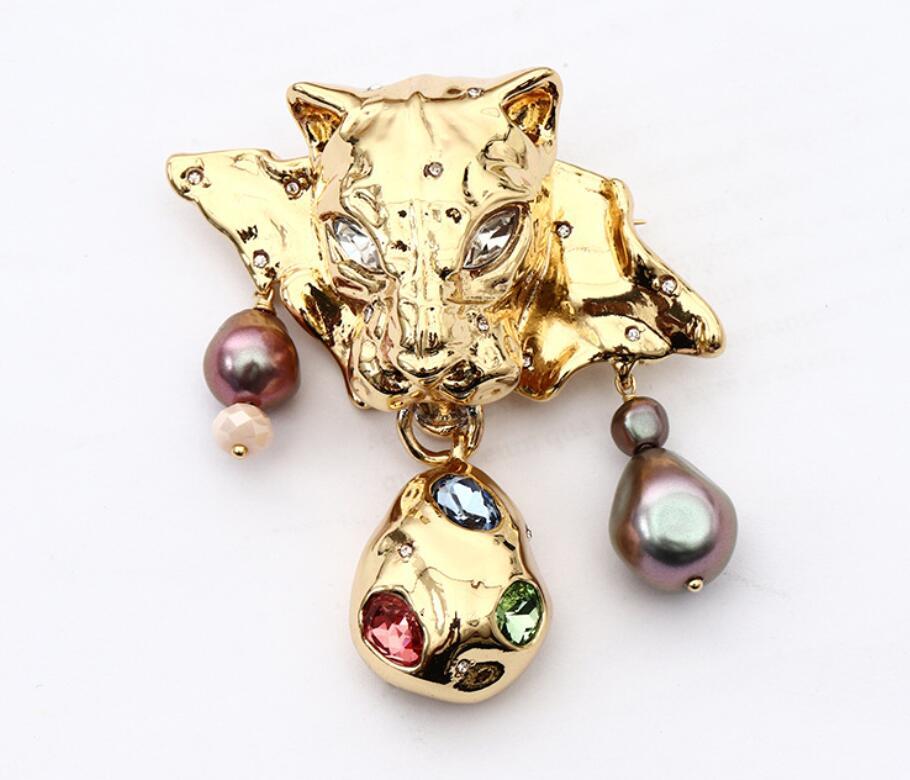 CSxjd Fashion exaggerated tiger head embellished with gems pearls simple brooch and pin jewelry, White
CSxjd Fashion exaggerated tiger head embellished with gems pearls simple brooch and pin jewelry, White