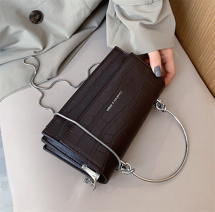 designers duffel bags 45cm 55cm luxury large capacity travel sale women men genuine leather shoulder fashion bag carry rivets with lock head
designers duffel bags 45cm 55cm luxury large capacity travel sale women men genuine leather shoulder fashion bag carry rivets with lock head