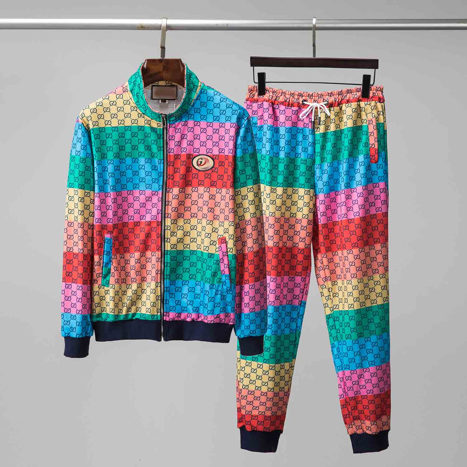 year sportswear jacket suit fashion running sportswear Medusa men's sports suit letter printing clothing tracksuit sports, Gray
year sportswear jacket suit fashion running sportswear Medusa men's sports suit letter printing clothing tracksuit sports, Gray