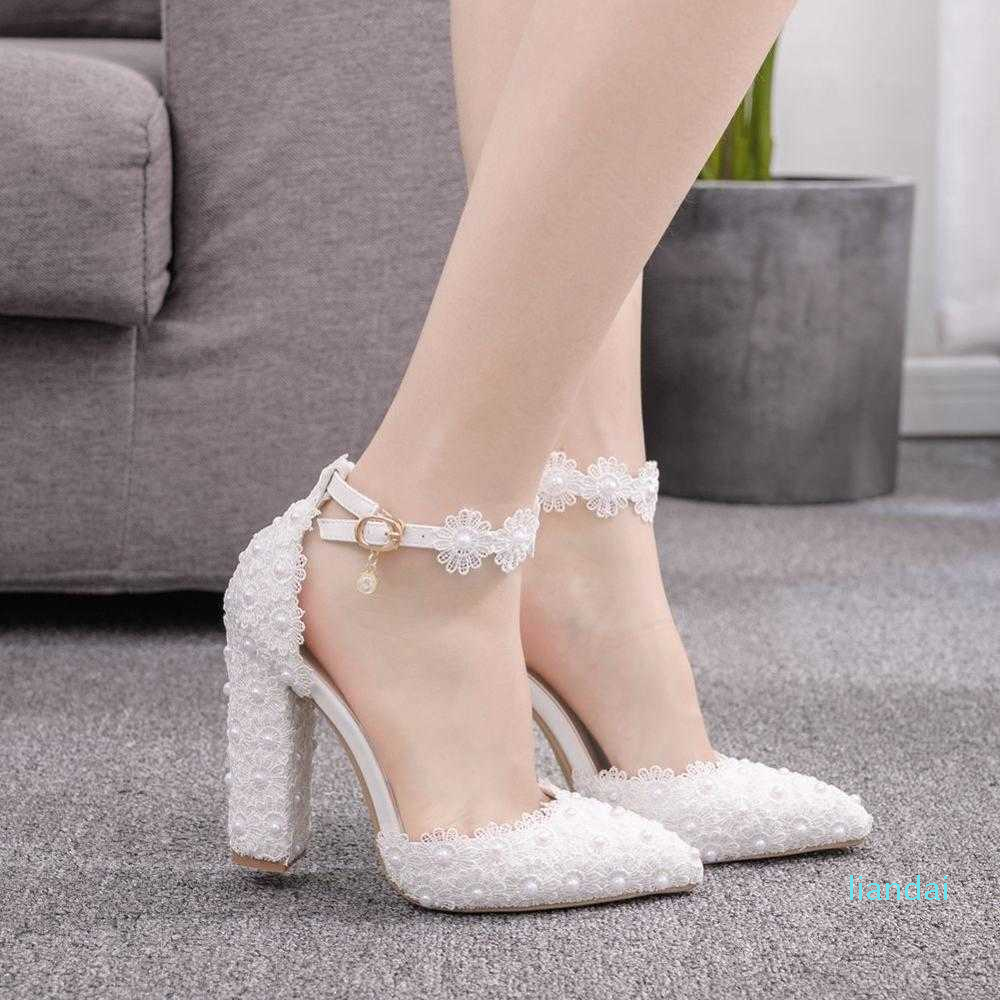 Fashion White Lace Flowers Women Wedding Shoes Wristband Bride Shoes One Word Buckle Thin Heels Pumps Ladies High Heels Sandals 211012, Heel 5cm
Fashion White Lace Flowers Women Wedding Shoes Wristband Bride Shoes One Word Buckle Thin Heels Pumps Ladies High Heels Sandals 211012, Heel 5cm