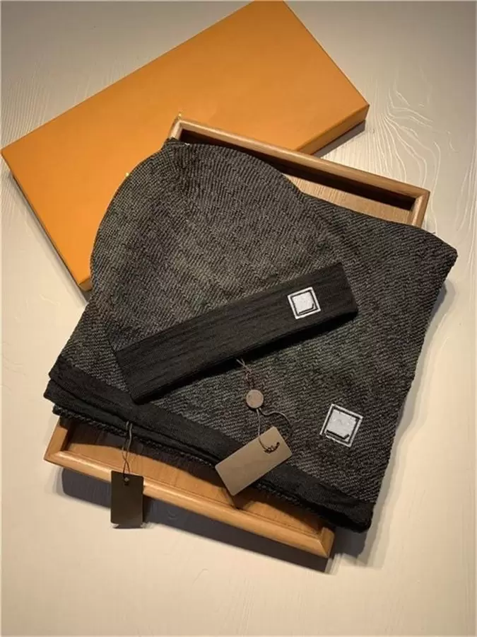 High quality men's and women's bean hat scarf set warm hat scarf set scarf fashion accessories
High quality men's and women's bean hat scarf set warm hat scarf set scarf fashion accessories
