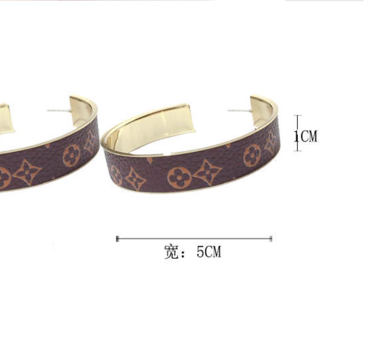 Luxury Hoop & Huggie leather earring Silver needle earrings charming jewelry For Girl Friend, Golden;silver
Luxury Hoop & Huggie leather earring Silver needle earrings charming jewelry For Girl Friend, Golden;silver