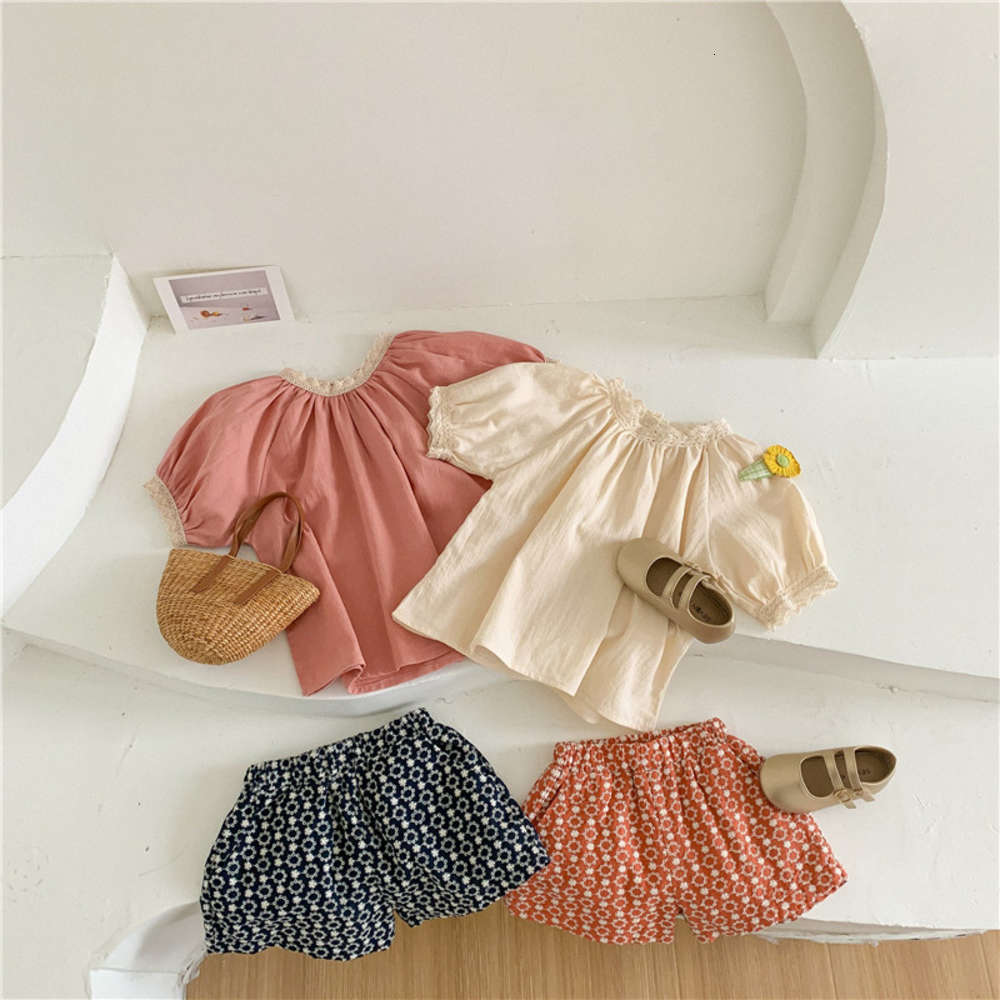 Children's suit summer Korean girls LACE SHORT SLEEVE TOP Embroidered Shorts two piece set lovely, White
Children's suit summer Korean girls LACE SHORT SLEEVE TOP Embroidered Shorts two piece set lovely, White