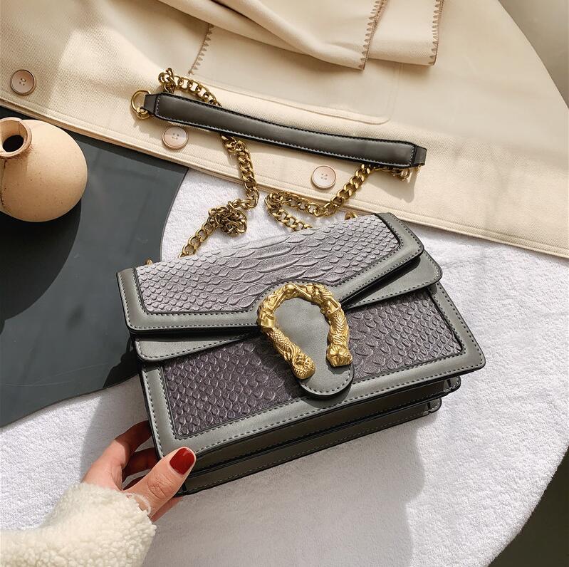 Factory wholesale women handbag streets fashion Alligator chain bag winter flannel messenger bags street trend contrast leather handbags
Factory wholesale women handbag streets fashion Alligator chain bag winter flannel messenger bags street trend contrast leather handbags