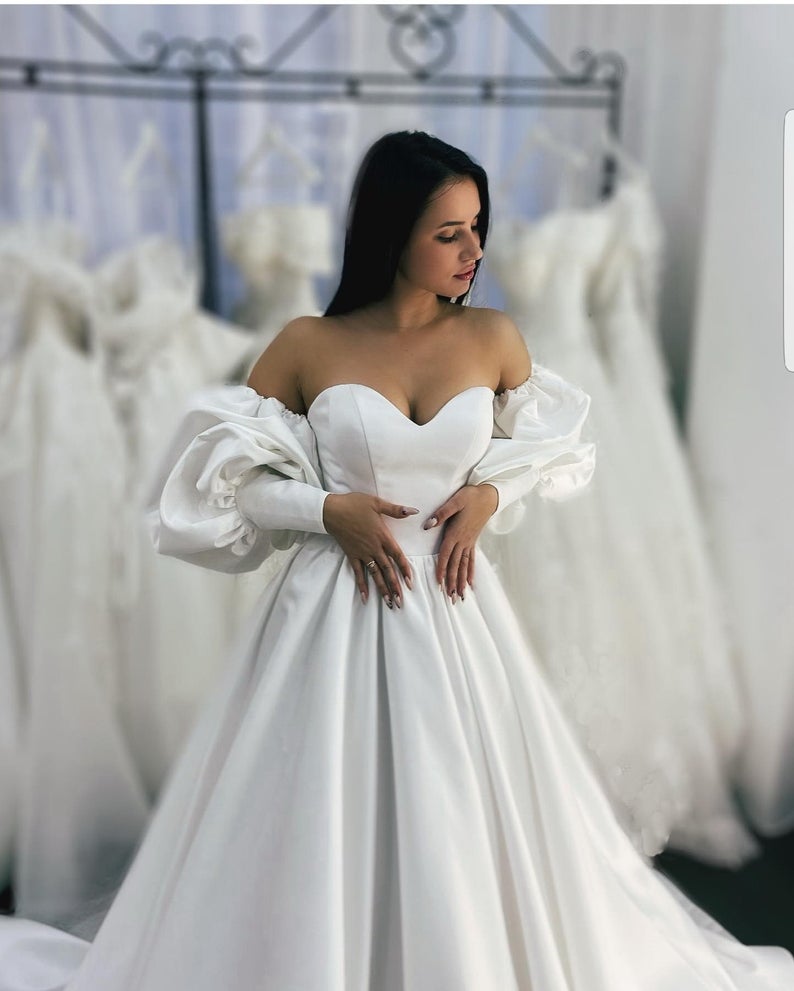 Simple Satin A Line Wedding Dress Sweetheart Neck Puff Long Sleeve Bride Dresses Boho Backless Bridal Gowns robes de mariée