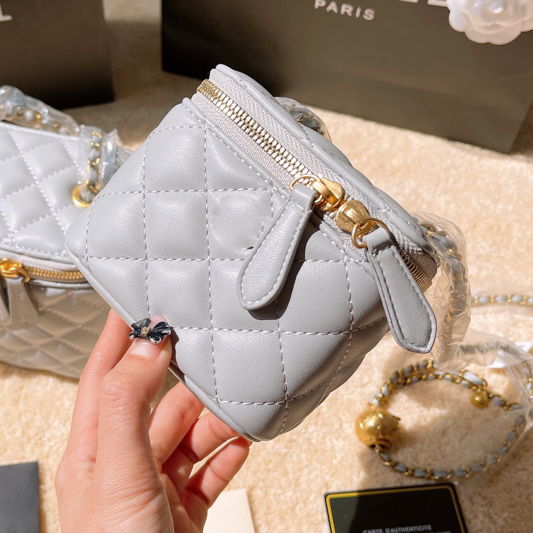 20C/12C Pink Sakura Rose Clair Caviar Small Vanity W/Chain Bag Pouch Wallet On Chain Case Classic C Flap Tote Luxury Designer Matelasse Luxu
20C/12C Pink Sakura Rose Clair Caviar Small Vanity W/Chain Bag Pouch Wallet On Chain Case Classic C Flap Tote Luxury Designer Matelasse Luxu