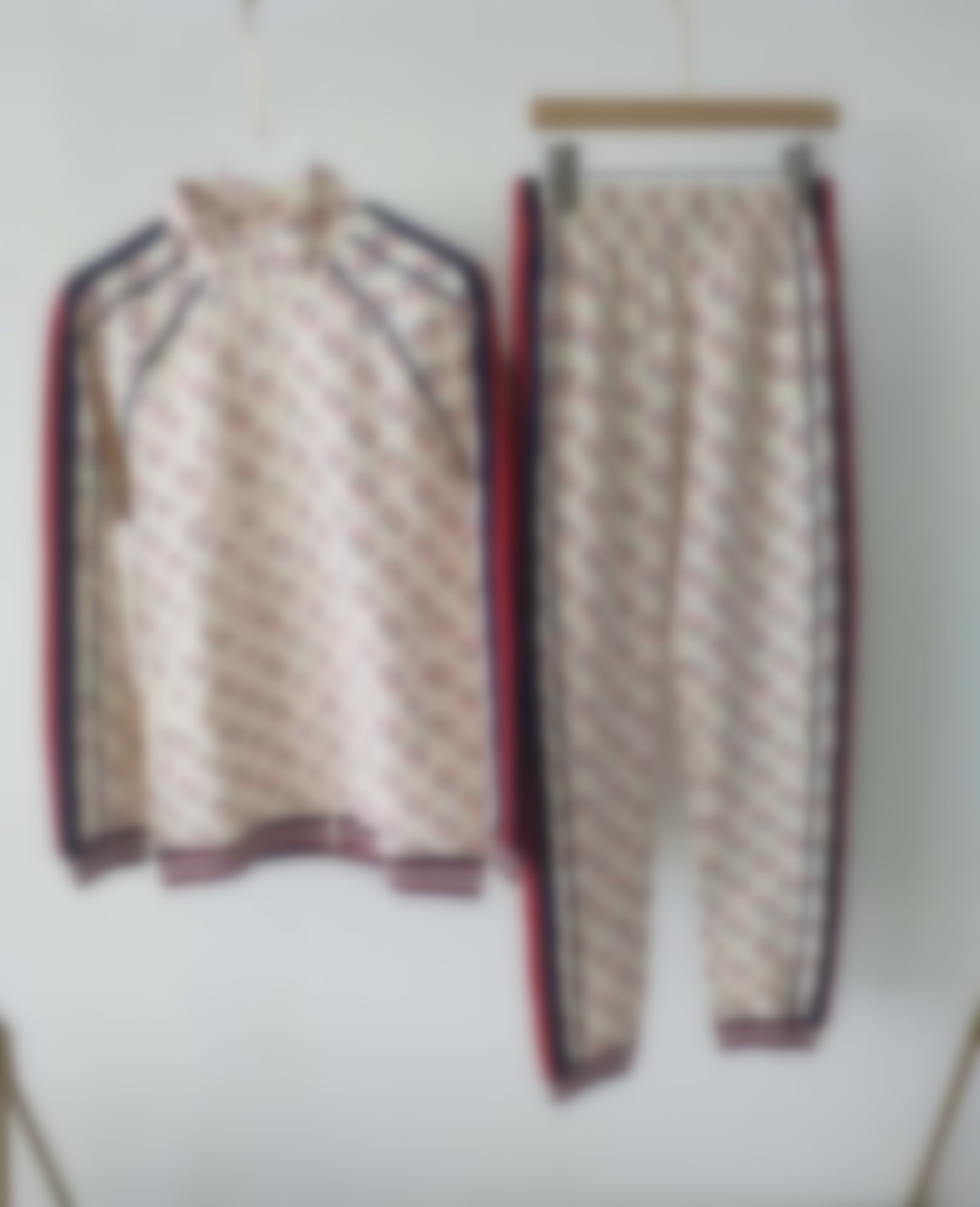 Men's luxury fashion shirt and suit sportswear Traje deportivo sports hoodie casual jogging pants S-XXL
Men's luxury fashion shirt and suit sportswear Traje deportivo sports hoodie casual jogging pants S-XXL