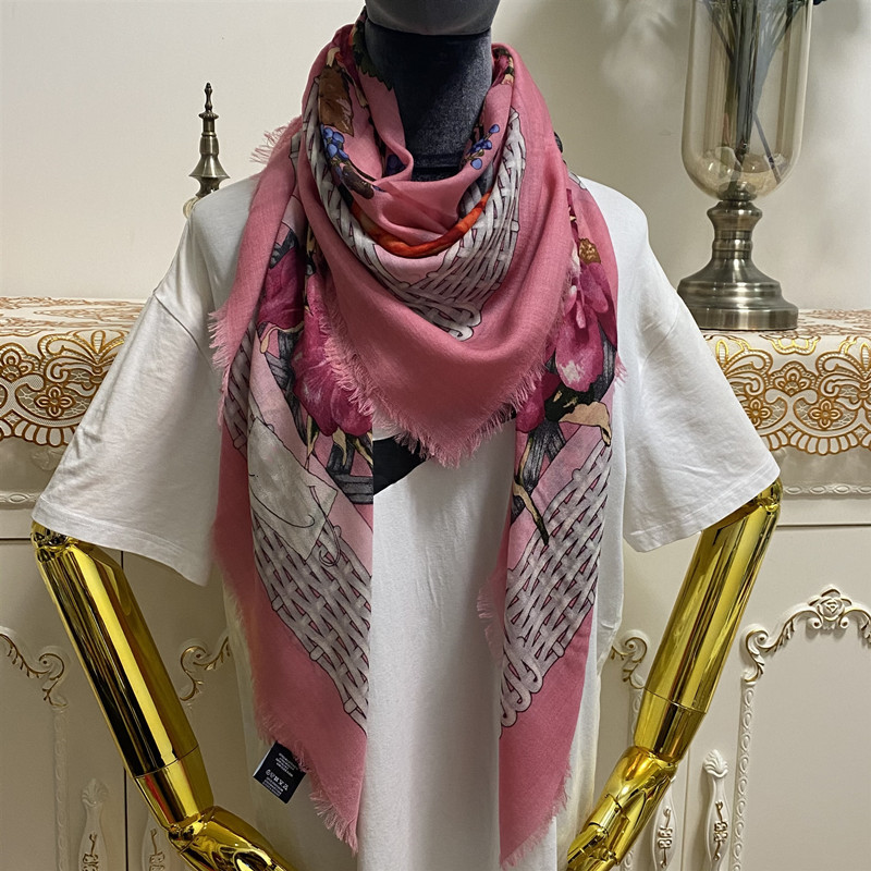 women's scarf good quality 100% cashmere material print letter flowers pattern Thin and soft square scarves for women size 130cm - 130cm, Blue;gray
women's scarf good quality 100% cashmere material print letter flowers pattern Thin and soft square scarves for women size 130cm - 130cm, Blue;gray