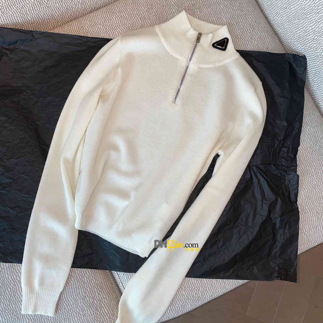 Autumn and winter Women's tees knitted bottoms sweater fashion with inverted triangle lady teeses bottomses top black white high quality
Autumn and winter Women's tees knitted bottoms sweater fashion with inverted triangle lady teeses bottomses top black white high quality