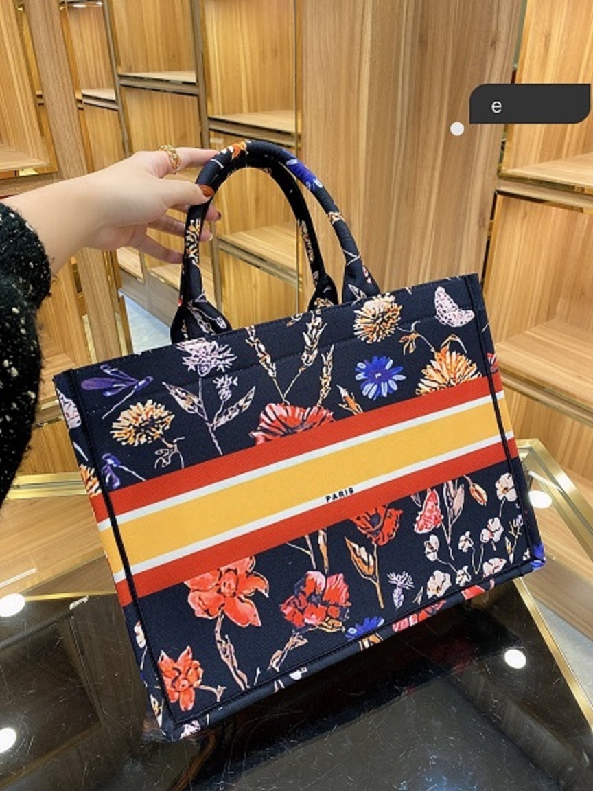 20AW Fashion New Handbag Designer High Quality Printed Embroidery Multicolor One Shoulder Large Capacity Bucket Bag Hot-, Black
20AW Fashion New Handbag Designer High Quality Printed Embroidery Multicolor One Shoulder Large Capacity Bucket Bag Hot-, Black