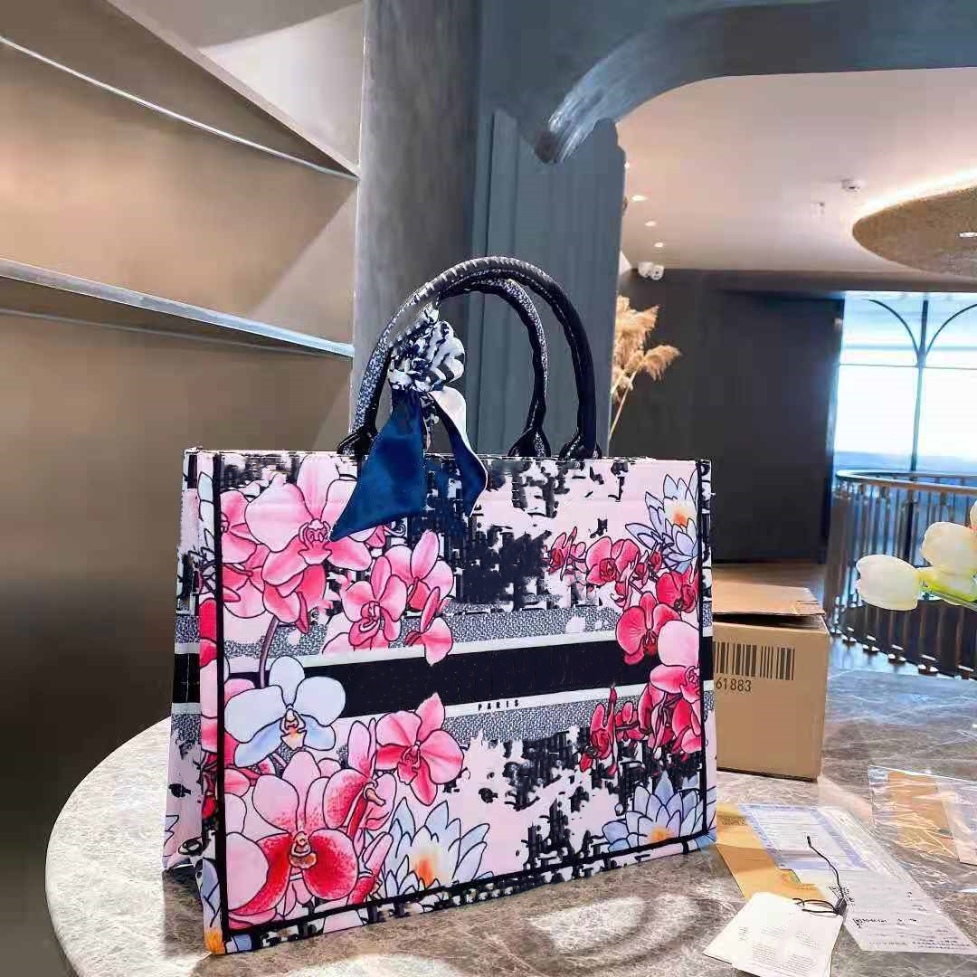 Summer 2021 new women's shoppingS bag designer's one shoulder handbag fashion embroidery folding shopping bag -704D
Summer 2021 new women's shoppingS bag designer's one shoulder handbag fashion embroidery folding shopping bag -704D
