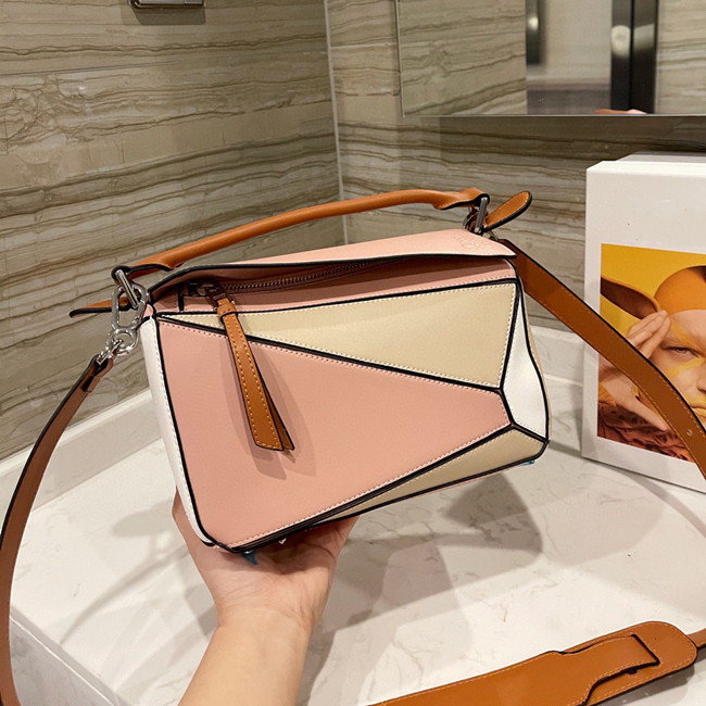 Luxurys designers Quality Ladies 2023 Messenger bag handbag Women fashion mother temperament cossbody purse clutch handbags shoulder bags Genuine Leather, Picture-color with logo
Luxurys designers Quality Ladies 2023 Messenger bag handbag Women fashion mother temperament cossbody purse clutch handbags shoulder bags Genuine Leather, Picture-color with logo