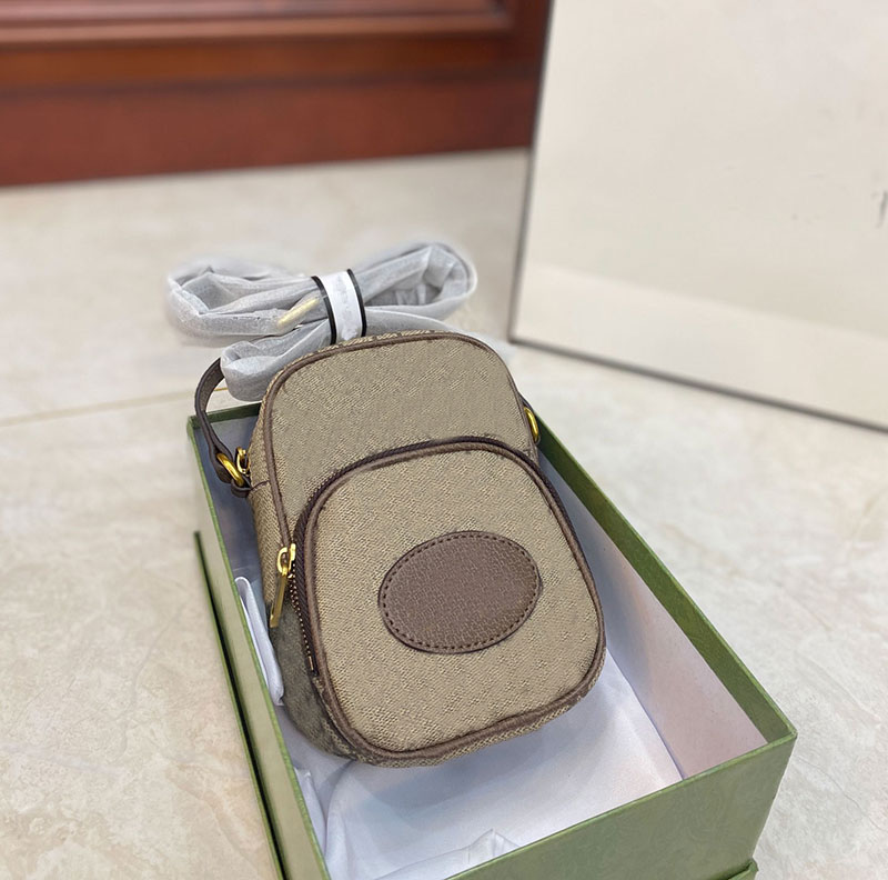 2021 Genuine Leather women luxury shoulder bag designer top quality single Crossbody waist classic letter keychain handbag
2021 Genuine Leather women luxury shoulder bag designer top quality single Crossbody waist classic letter keychain handbag