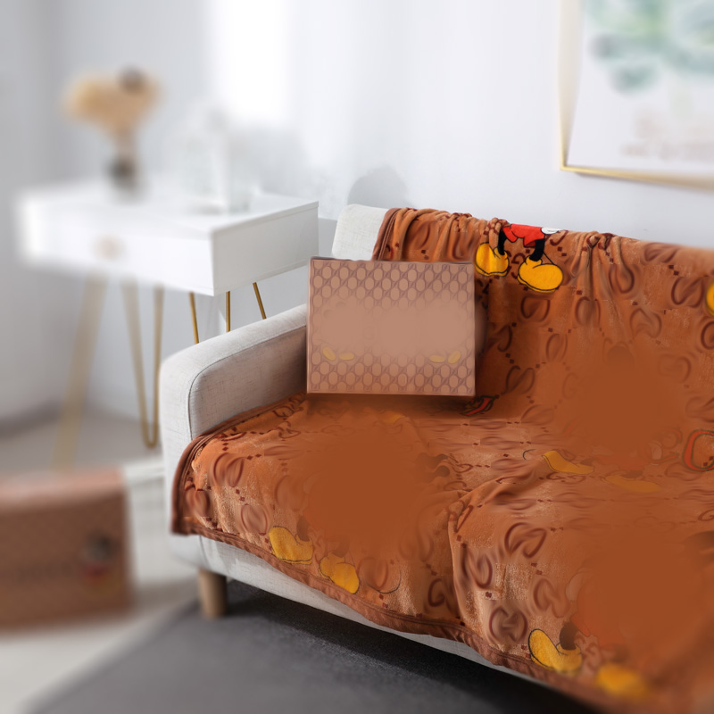 2021 high quality flannel blanket 150 * 200cmspring and summer fashion tide brand comfort air-conditioned sofa
2021 high quality flannel blanket 150 * 200cmspring and summer fashion tide brand comfort air-conditioned sofa