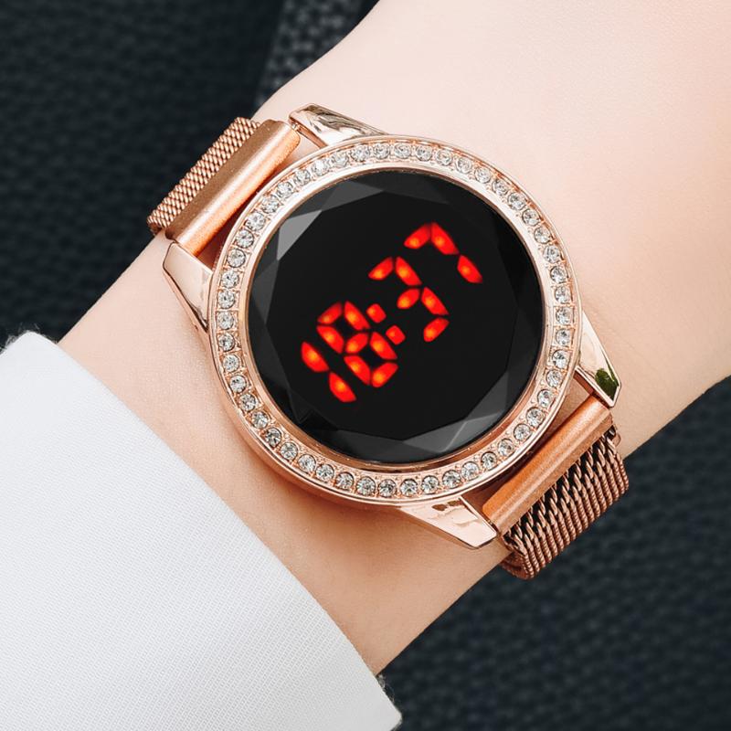 Wristwatches Mode 2021 Magnetische Frauen Uhren Rose Diamant Touch Screen Mesh-Armband Damen Elektronische Armbanduhren Minimalist Weiblich, Xr4487-go
Wristwatches Mode 2021 Magnetische Frauen Uhren Rose Diamant Touch Screen Mesh-Armband Damen Elektronische Armbanduhren Minimalist Weiblich, Xr4487-go