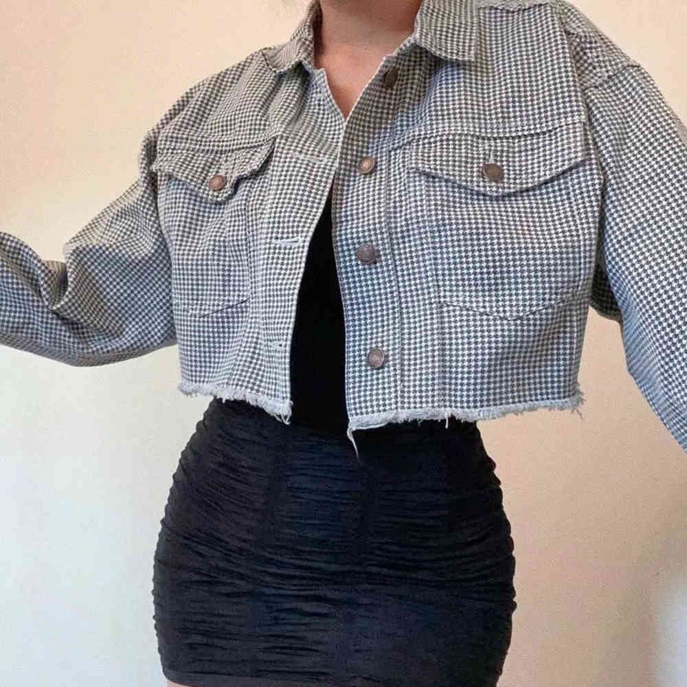 BBWM Spring Drop Shoulder Check Plaid Short Jacket Vintage Women Lapel Pockets Single Breasted Draped Outerwear 210520