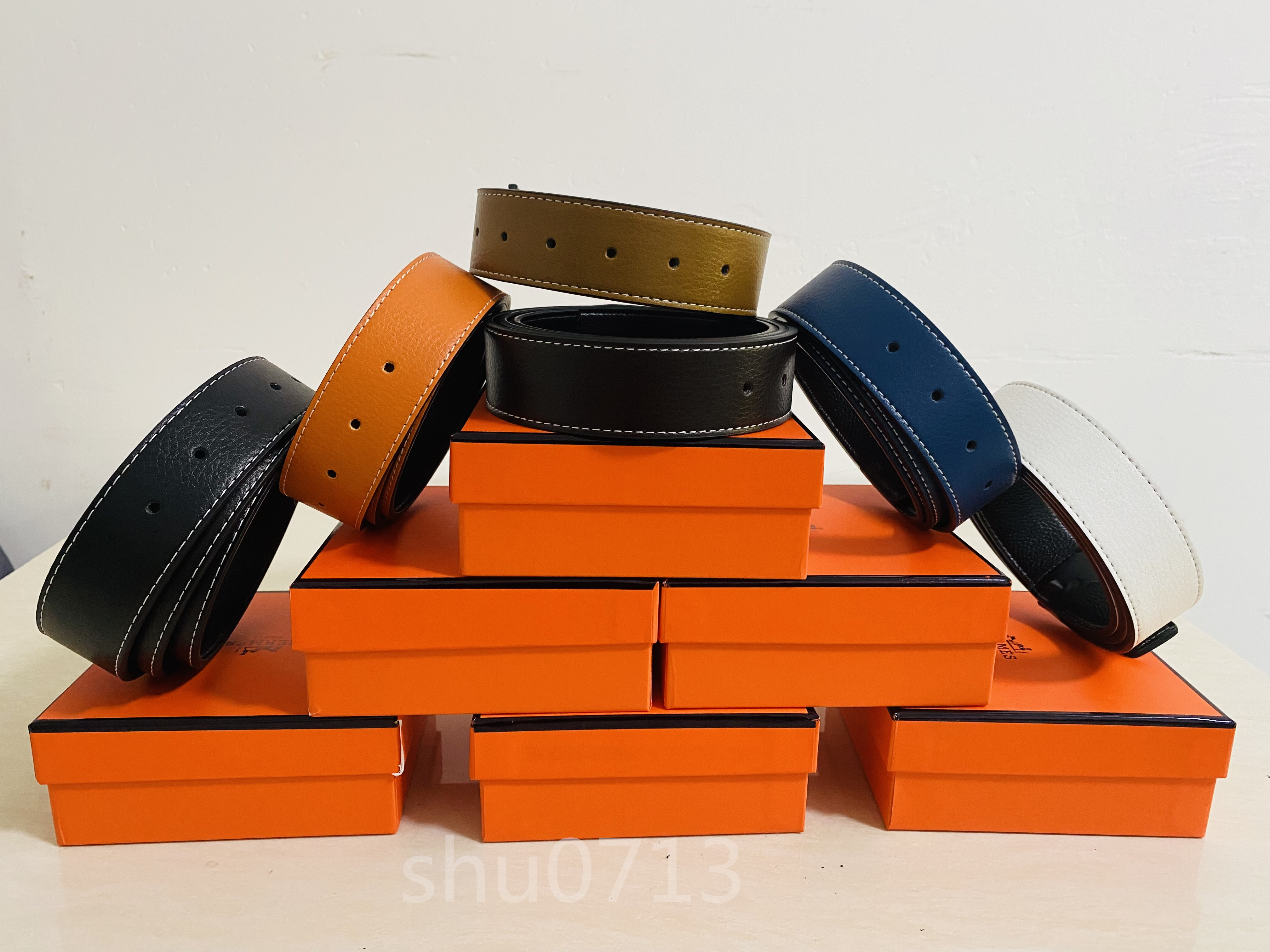 New Designer Fashion Mens Business Belts Luxury Ceinture Smooth Gold Silver Buckle Genuine Leather Belts For Men Waist Belt, Belt and box
New Designer Fashion Mens Business Belts Luxury Ceinture Smooth Gold Silver Buckle Genuine Leather Belts For Men Waist Belt, Belt and box