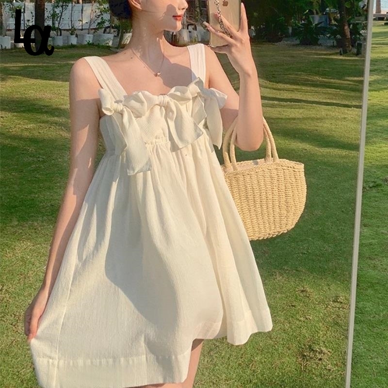 Kawaii Sweet White Strap Fairy Dress Women Korean Cute Bow Loose Solid Mini es High-waisted Slim Summer 210519
Kawaii Sweet White Strap Fairy Dress Women Korean Cute Bow Loose Solid Mini es High-waisted Slim Summer 210519