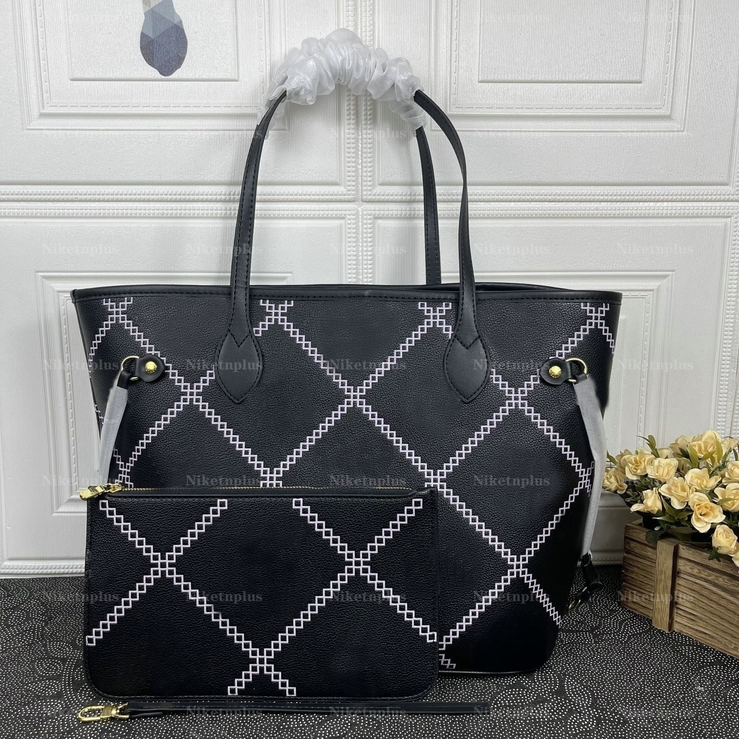Luxurys Designers Classic Genuine Leather Medium Tote bag Embossing Pattern Satchel Designer Shoulder Bag Chain Retro Handbag Crossbody Lady Shopping Bags M40995, #1
Luxurys Designers Classic Genuine Leather Medium Tote bag Embossing Pattern Satchel Designer Shoulder Bag Chain Retro Handbag Crossbody Lady Shopping Bags M40995, #1