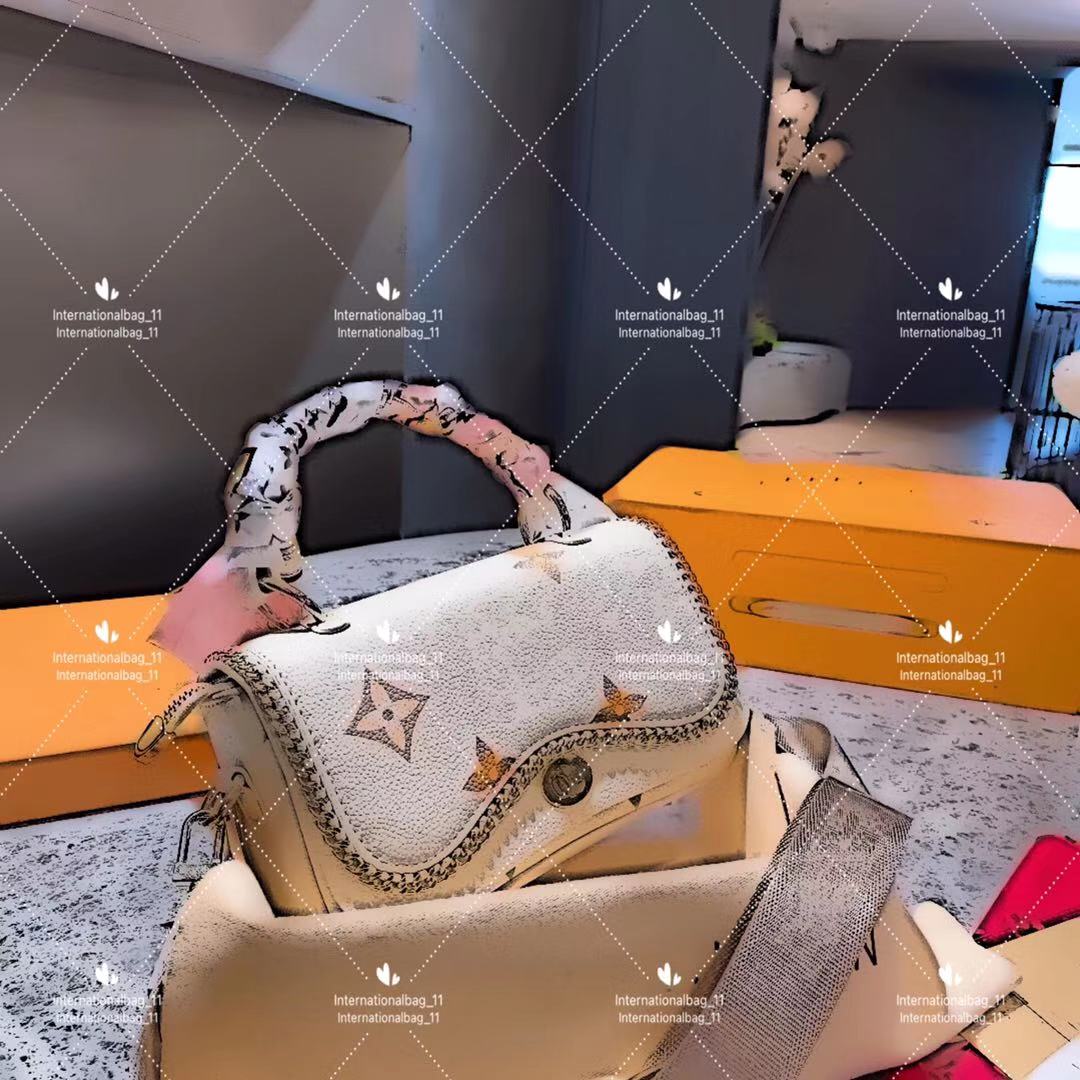 summer shopping bags designer luxury full leather fashion Gradient color pillow bag package small pure and fresh style portable leisure his back
summer shopping bags designer luxury full leather fashion Gradient color pillow bag package small pure and fresh style portable leisure his back