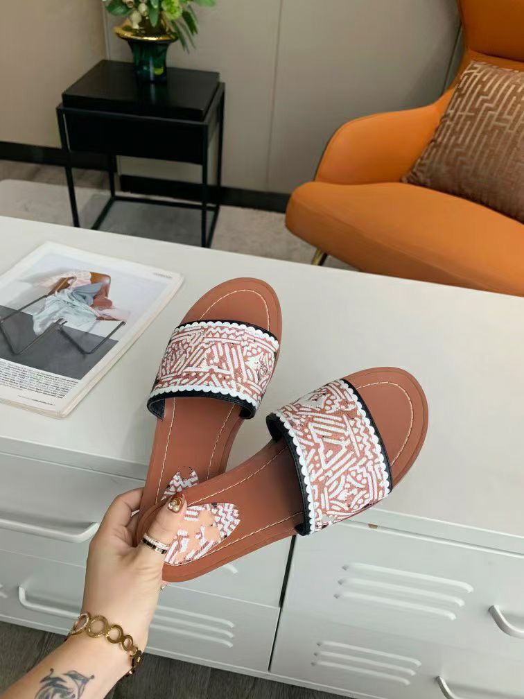 Dio Best Quality Women Designer Shoes Slide Summer Fashion Wide Flat Slippery With Women's Flip Flop size 35-42 MJK002
Dio Best Quality Women Designer Shoes Slide Summer Fashion Wide Flat Slippery With Women's Flip Flop size 35-42 MJK002