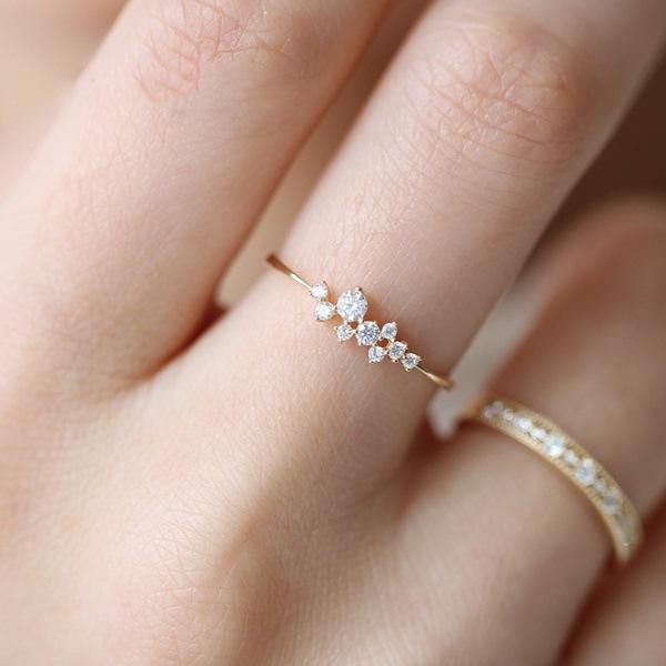 Cluster Rings Fashion Trendy Elegant Women's Ring For Romantic Party Gift Light Yellow Gold Thin Jewelry Small Drill KCR088, Golden;silver
Cluster Rings Fashion Trendy Elegant Women's Ring For Romantic Party Gift Light Yellow Gold Thin Jewelry Small Drill KCR088, Golden;silver