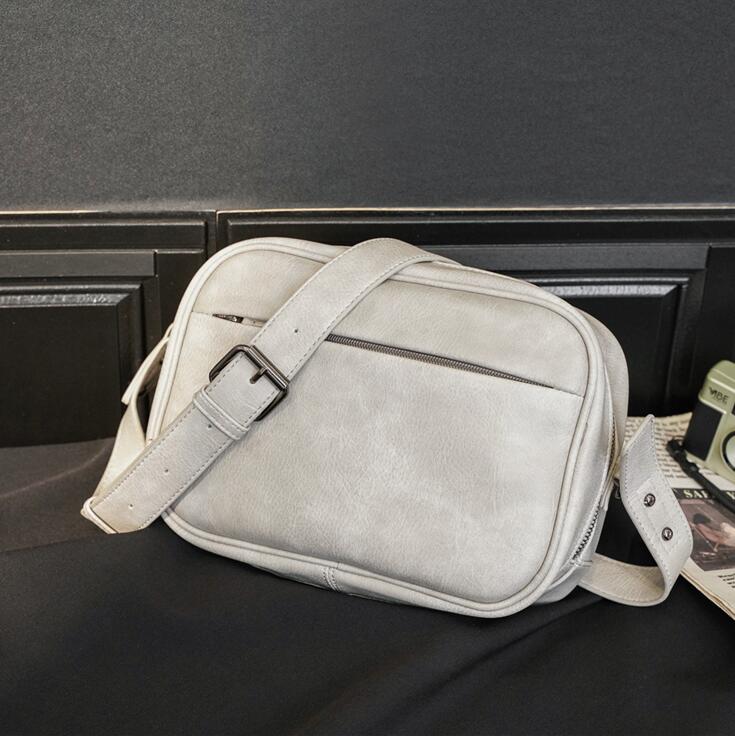 Factory wholesale men handbag Simple Joker leather shoulder bags Street trends Summer white mens messenger bagss Outdoor leisure leathers handbags
Factory wholesale men handbag Simple Joker leather shoulder bags Street trends Summer white mens messenger bagss Outdoor leisure leathers handbags