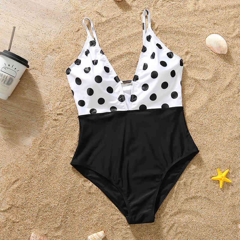 Dad Son Swimwear Beach Bath Swimsuits Dots Family Look Bikini Mommy Me Clothes Mom and Daughter Dress Matching Outfits 210417
