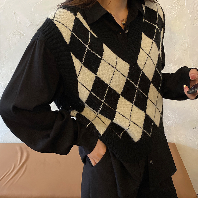 Autumn Winter Oversized Warm Pullover Sweater Women Fashionable Sleeveless V Neck Plaid Knitted Vest Female 210520, Black
Autumn Winter Oversized Warm Pullover Sweater Women Fashionable Sleeveless V Neck Plaid Knitted Vest Female 210520, Black