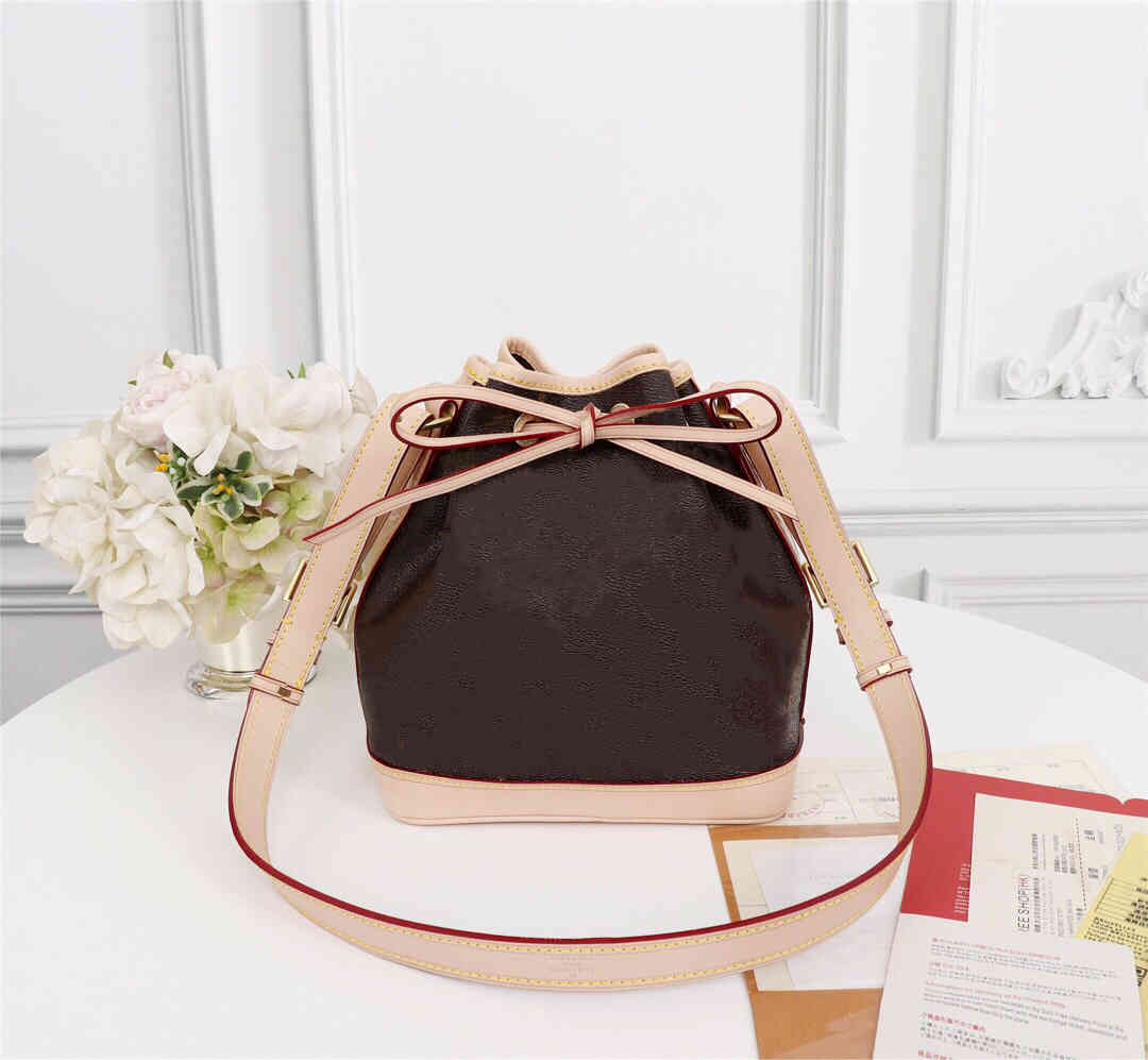 Handbag Multi Pochette Bag Crossbody s NOÉ BB 40817 Sturdy Stylish Bucket Coated Canvas Iconic Shape Drawstring Closure Women Adjustable Lea
Handbag Multi Pochette Bag Crossbody s NOÉ BB 40817 Sturdy Stylish Bucket Coated Canvas Iconic Shape Drawstring Closure Women Adjustable Lea