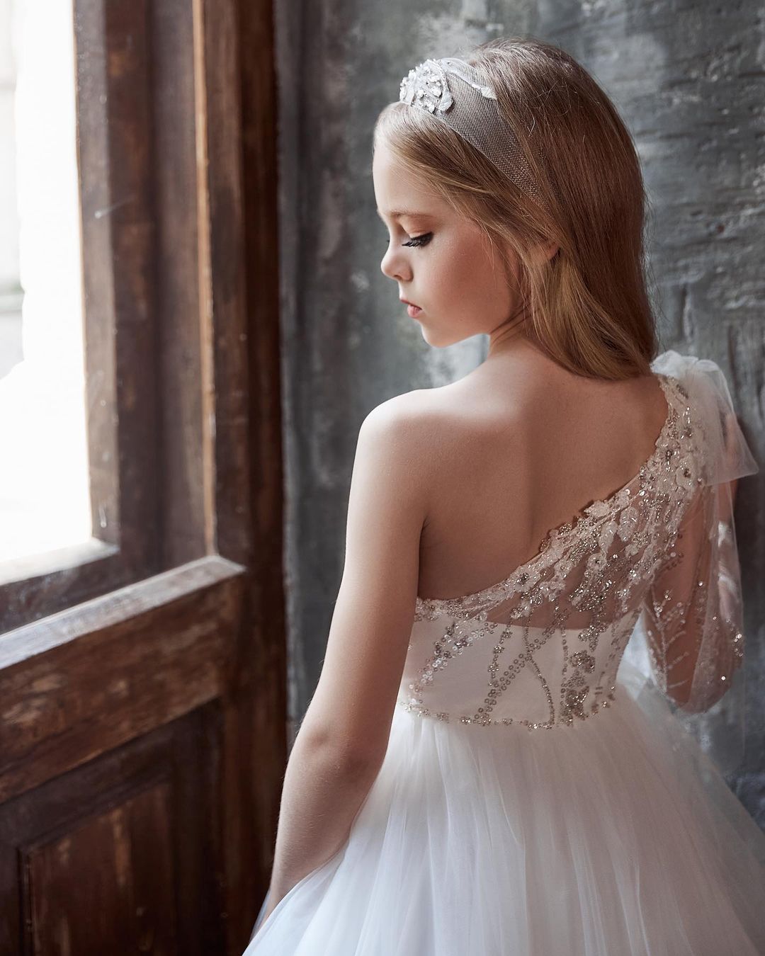 Fashion Sequined A Line Flower Girl Dresses For Wedding Long Sleeves Beaded Toddler One Shoulder Pageant Gowns Tulle Sweep Train First Communion Dress