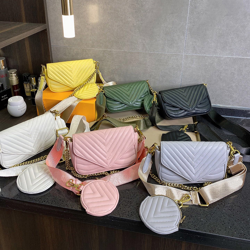 Niche foreign air bag female 2021 Korean version of the clutch net red one-shoulder messenger fashion chain small square