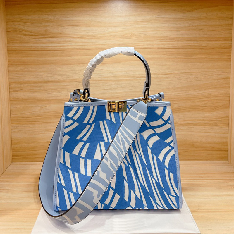 Tote Bag Women Handbag Large Capacity Hand Shoulder Bags Canvas Fashion letter Vertigo Graphic Printed Contrast Color Twist Lock Removable Crossbody Strap, Box only
Tote Bag Women Handbag Large Capacity Hand Shoulder Bags Canvas Fashion letter Vertigo Graphic Printed Contrast Color Twist Lock Removable Crossbody Strap, Box only