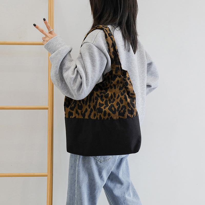 Evening Bags 2021 Fashion Leopard Large Capacity Canvas Bag Autumn And Winter Special Wild Female Drag Shoulder Tote
Evening Bags 2021 Fashion Leopard Large Capacity Canvas Bag Autumn And Winter Special Wild Female Drag Shoulder Tote